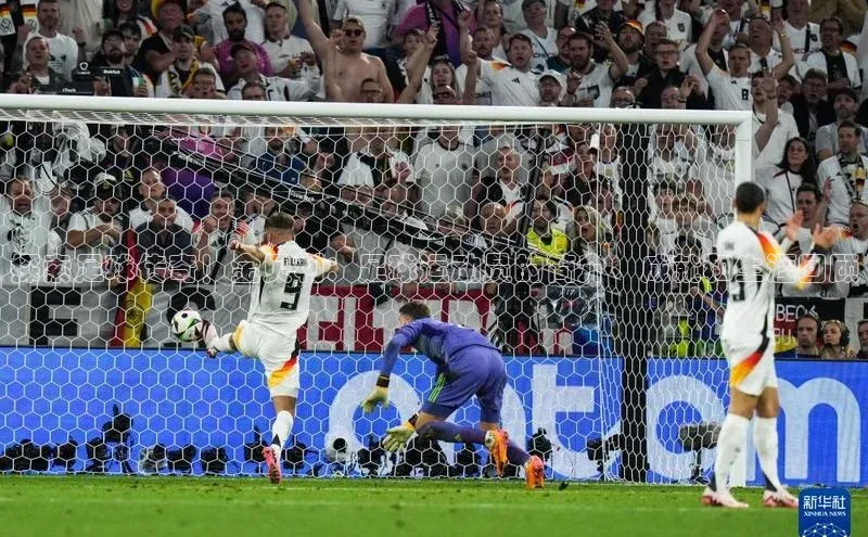 球盟会在线登录宣亚国际探索足球传奇！金贝利：足球运动员的简介、成就和生涯回顾